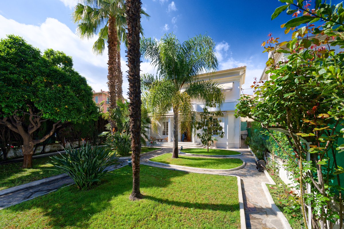 EasyImmoNice's tweet photo. Nice - Libération, villa de 160 m², grande terrasse plein Sud, jardin de 370 m² piscinable, excellent état, double garage.

1 499 000 €

Plus d’informations au 04 93 62 59 94.

#easyimmobilier #nice #liberation #maison #villa #vente #immo #immobilier https://t.co/8NosFC2lWu