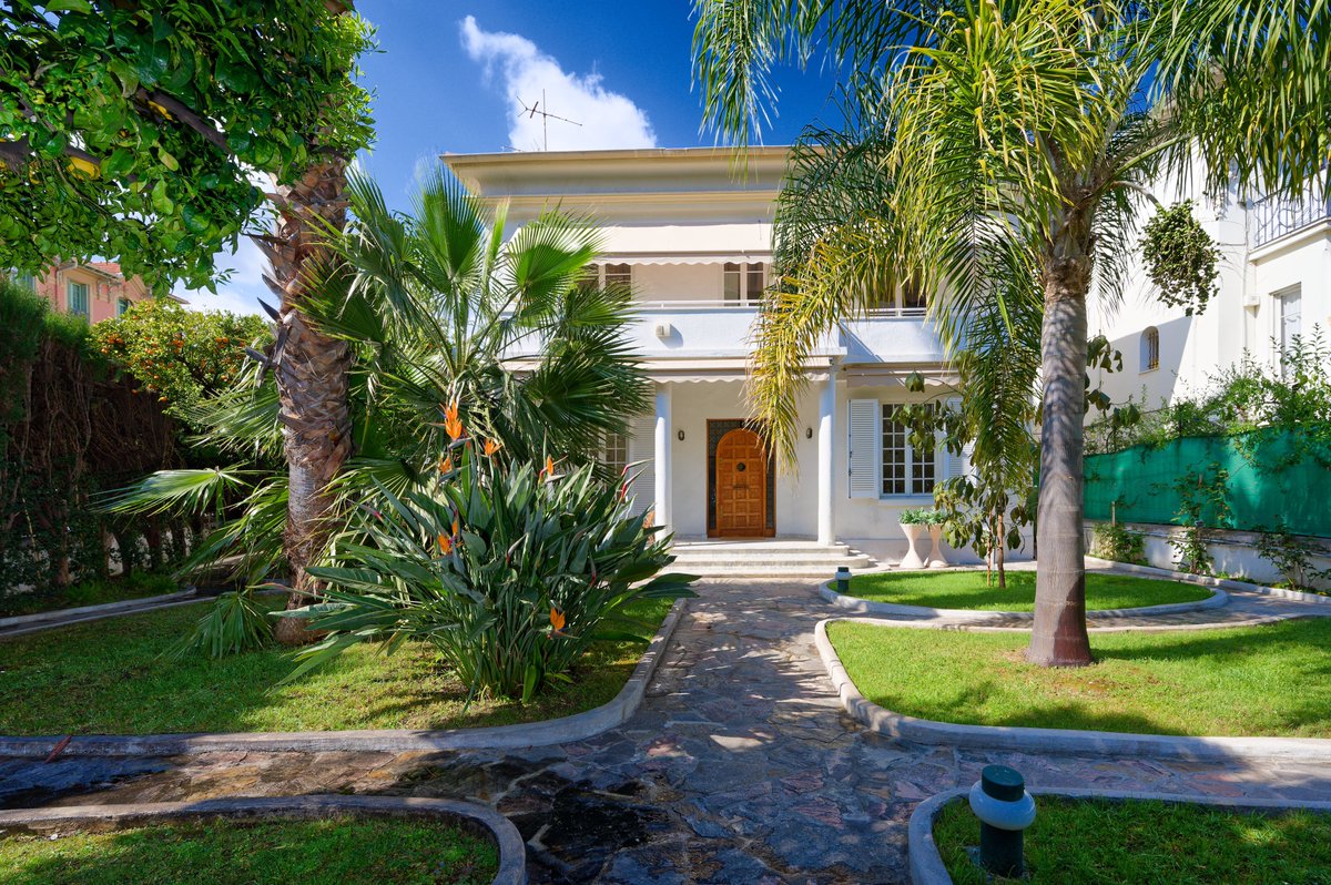 EasyImmoNice's tweet photo. Nice - Libération, villa de 160 m², grande terrasse plein Sud, jardin de 370 m² piscinable, excellent état, double garage.

1 499 000 €

Plus d’informations au 04 93 62 59 94.

#easyimmobilier #nice #liberation #maison #villa #vente #immo #immobilier https://t.co/8NosFC2lWu