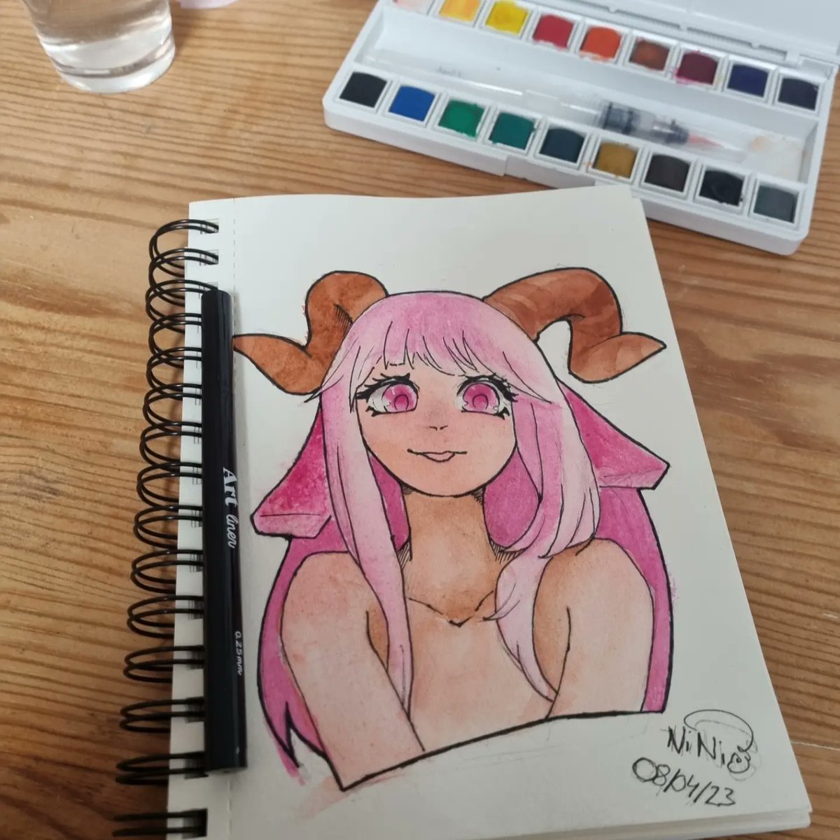 Ni_laun's tweet photo. Je n'en ai jamais vraiment fait. 
Soyez indulgent !  Je ne maîtrise pas l'outil !... 
Voici une petite fille assez spéciale. 
#chèvre #art #dessinencouleur #aquarelle
#lamb #dessinaucrayondepapier #dessinalaquarelle #modelephoto #couleur #color #jolie #happy #drawincolor #draw https://t.co/pp2EIrbjfa