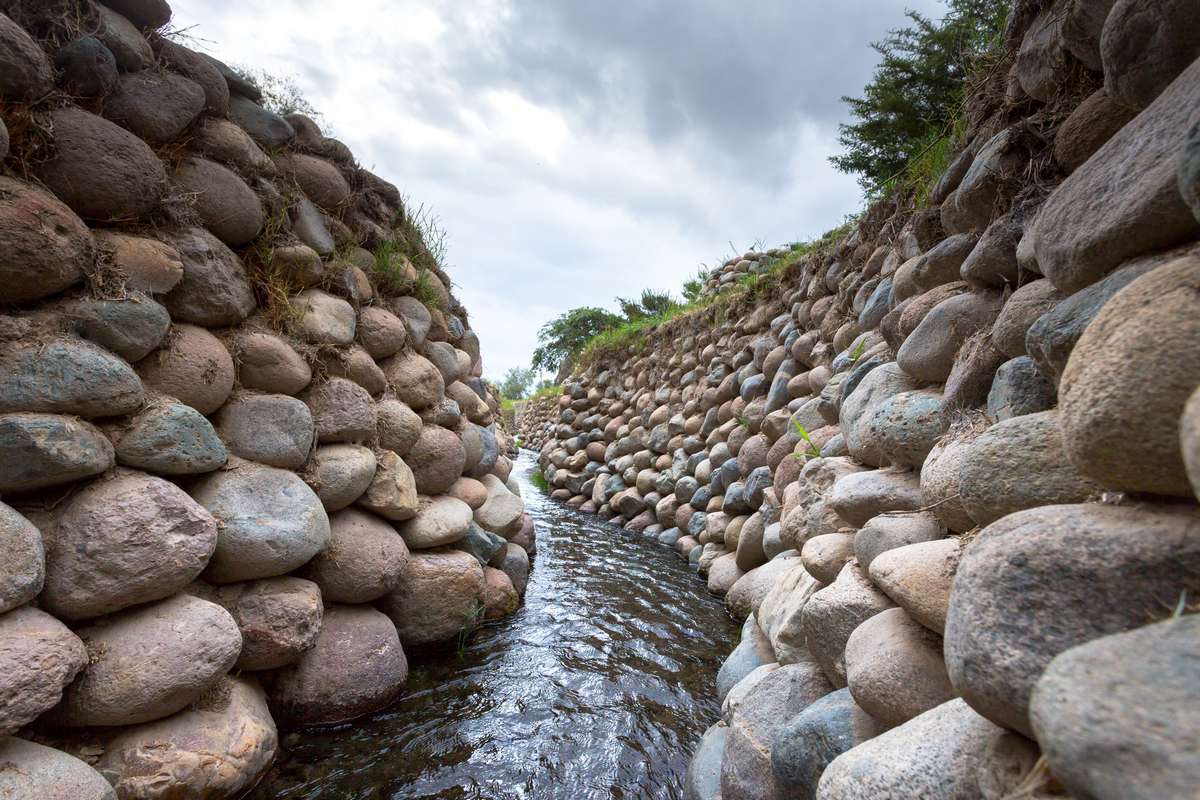 RondreisPeru's tweet photo. Ontdek de mysterieuze aquaducten van Cantalloc tijdens je reis door Peru! Deze eeuwenoude constructies zijn meer dan 1000 jaar oud en nog steeds functioneel. 

Meer informatie:
https://t.co/4HDRuM9Ccr

#CantallocAquaducts #NazcaCivilization #PeruTravel #Rondreisperu #Peru https://t.co/m3rVQok5pq