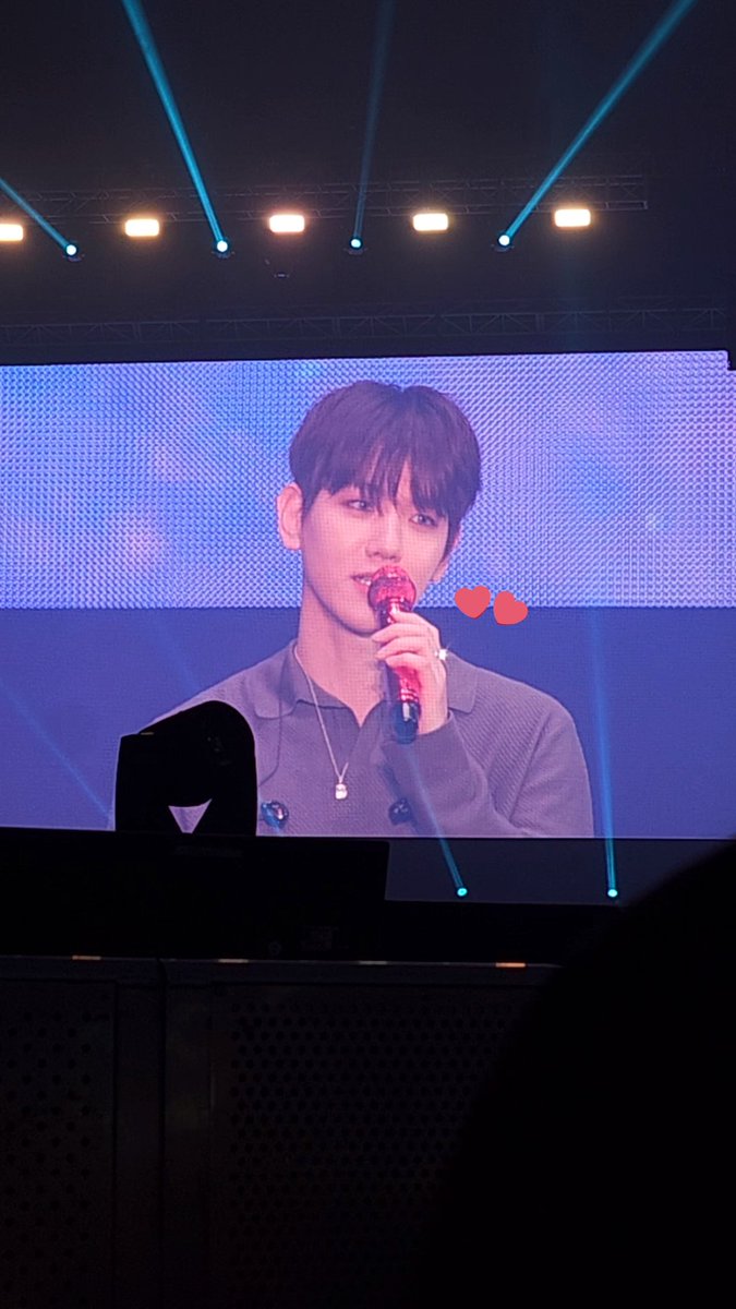 _bh_xum's tweet photo. 어떡해ㅠㅠㅠㅠ 백현이 그대로야ㅠㅠㅠㅠㅠ https://t.co/98qUvwq0Ny