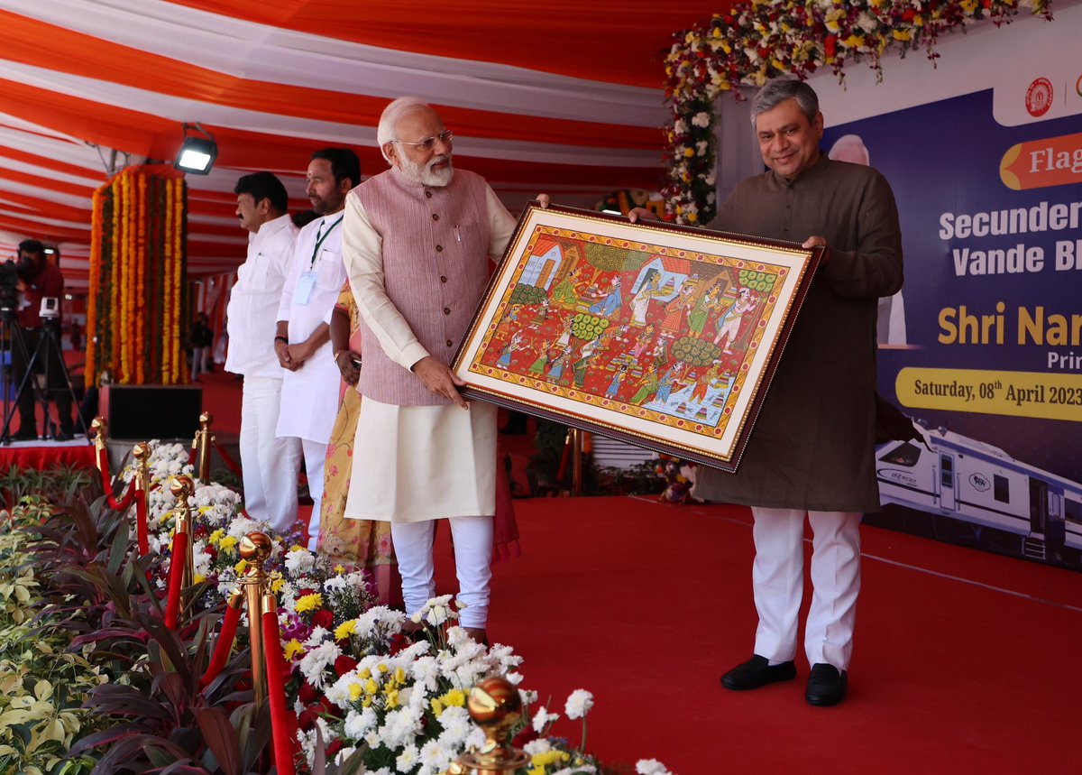 Narendra Modi tweet media