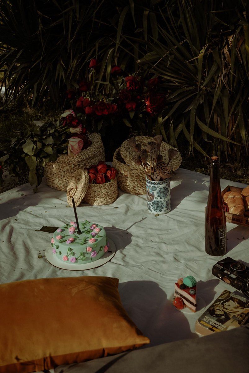 tahereamiri_'s tweet photo. Hey guys 😍
I designed this place for birthday photography , I made a great collection of photos 😎🤘🏾
#HappyBirthdayAlluArjun #birthday #SonyAlpha #NFTCommmunity #lightroom #vintagestyle https://t.co/cUcAIfyxMo