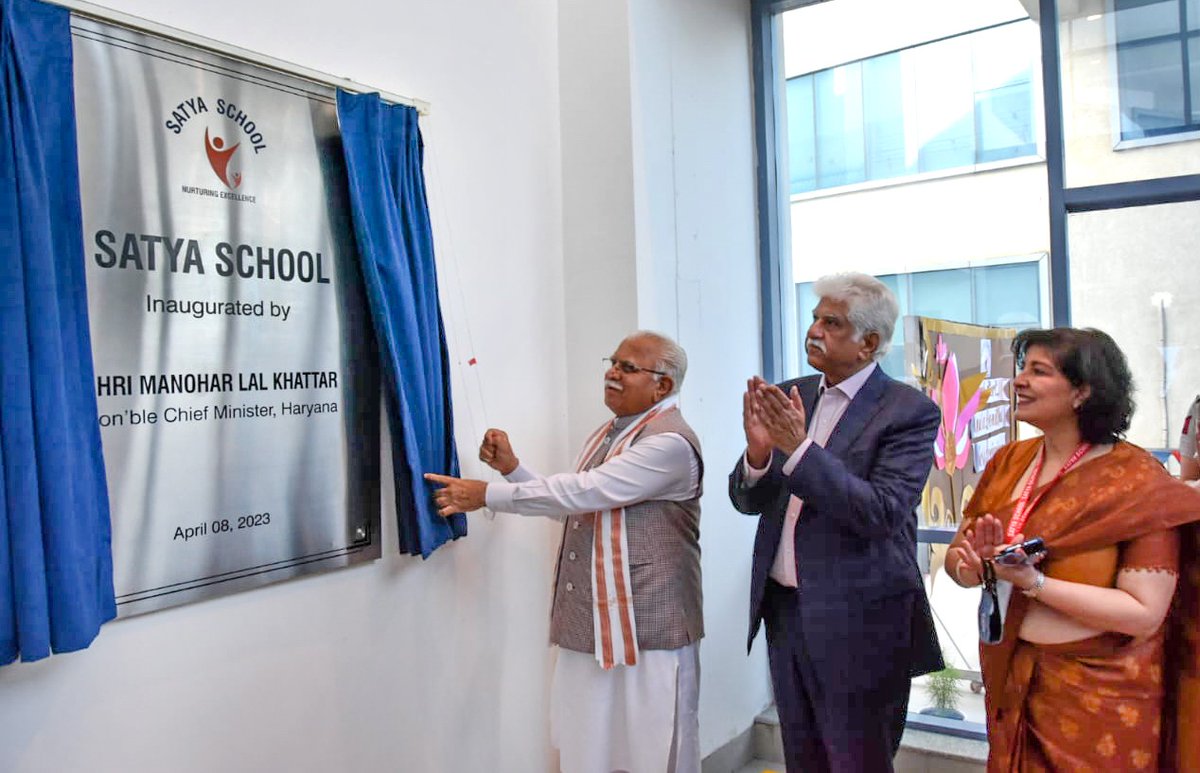 mlkhattar's tweet photo. प्रदेश में हर बच्चे को शिक्षा के माध्यम से देश की मुख्यधारा में लाने के लिए जीरो ड्रॉप आउट की नीति पर काम किया जा रहा है ताकि अगले वर्ष तक प्रदेश में कोई भी बच्चा स्कूल से बाहर ना रहे।

आज गुरुग्राम में सत्या स्कूल का शुभारंभ किया तथा स्कूल के नवनिर्मित भवन की अलग-अलग कक्षाओं व लैब में जाकर विद्यार्थियों की रचनात्मक प्रतिभा के बारे में भी जानकारी ली।