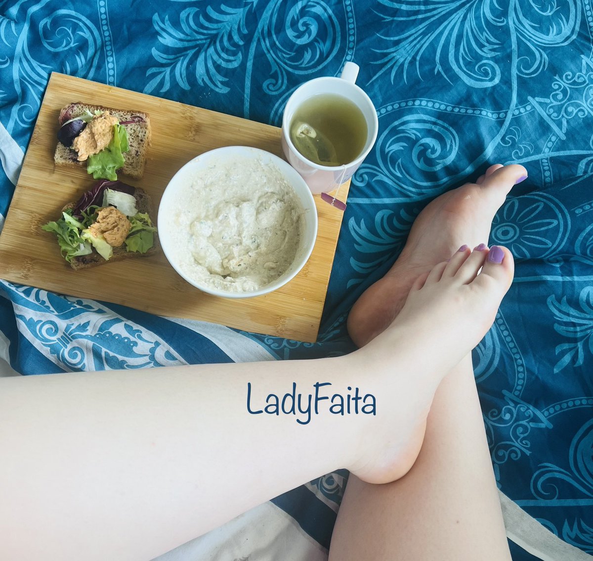 LadyFaita's tweet photo. To co osły? Który się zgłasza sie by zrobić mi następne śniadanie? 💅
@RTDoms @FootParadiseRT @RTLoveFeet 
#feetfethish #feet_worship #foot https://t.co/XK51aSdx5B