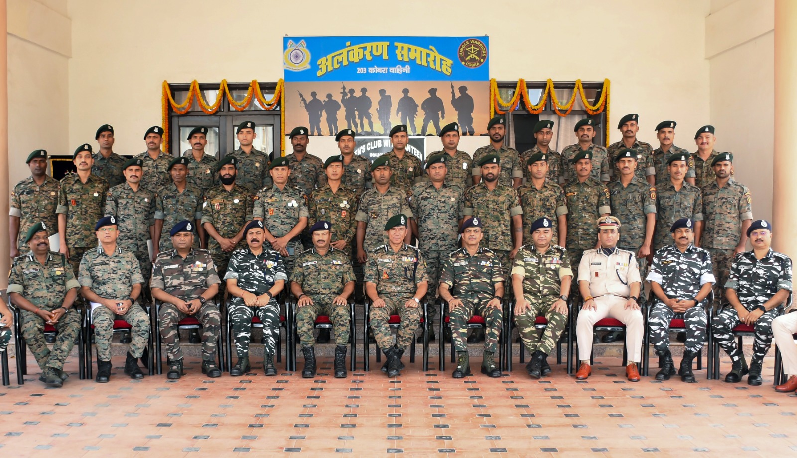 CRPF महानिदेशक ने हजारीबाग 203 कोबरा बटालियन कैंप का किया दौरा CRPF Director General visits Hazaribagh 203 Cobra Battalion Camp 