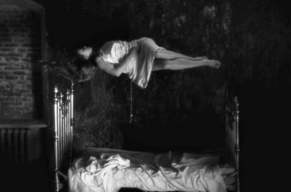 . About love and death: music from Andrei Tarkovsky's film 'Mirror'. youtu.be/1fotjcZdLYA J S Bach - Chorale Prelude, Das alte Jahr vergangen ist