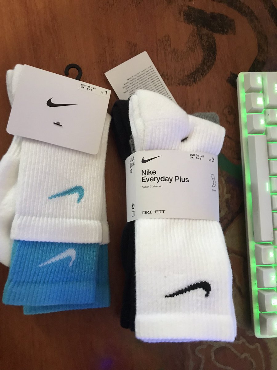 KrowOfficial's tweet image. Free socks through Nike app !@HermesNotify