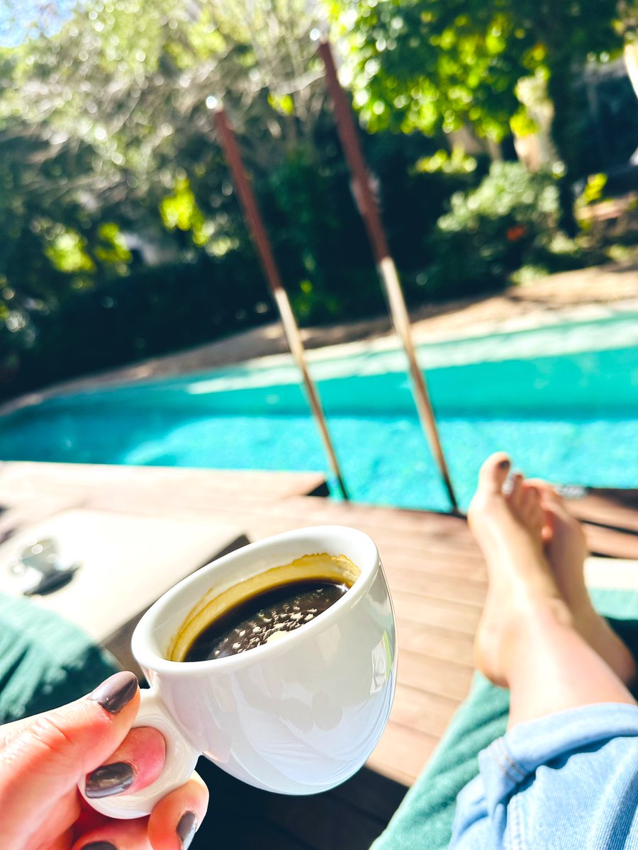 D11kim's tweet image. Starting Saturday strong! #secretgarden #palma #timetowinddown #coffee #reading