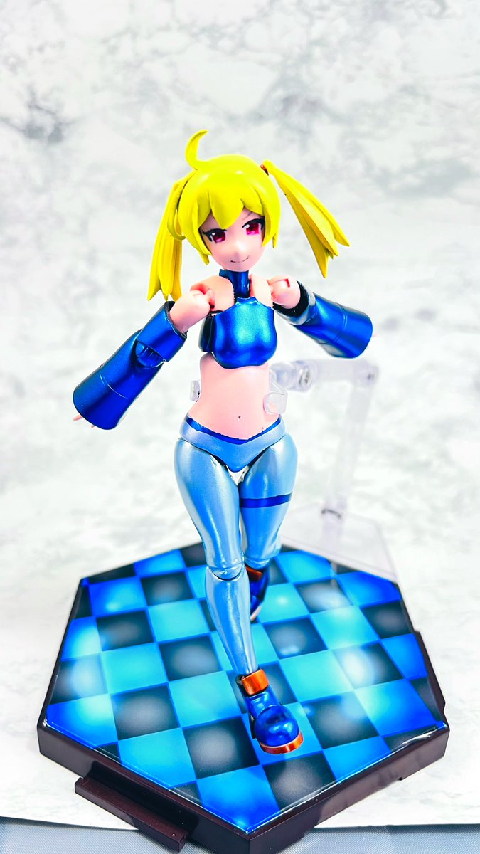 「上着脱がせるとFigure-rise Standard 紫々部 シオンの短所だっ」|遠音アズナのイラスト