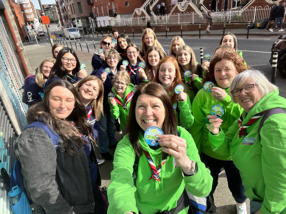 South meets North. Thanks for the badges 🤔<a href="/GGAyrshireSouth/">Girlguiding Ayrshire South County</a> <a href="/GGAyrshireNorth/">Girlguiding Ayrshire North</a> <a href="/GirlguidingScot/">Girlguiding Scotland</a> <a href="/ScotlandINTOPS/">ScotlandINTOPS</a> #FreenBecky DartToDublin