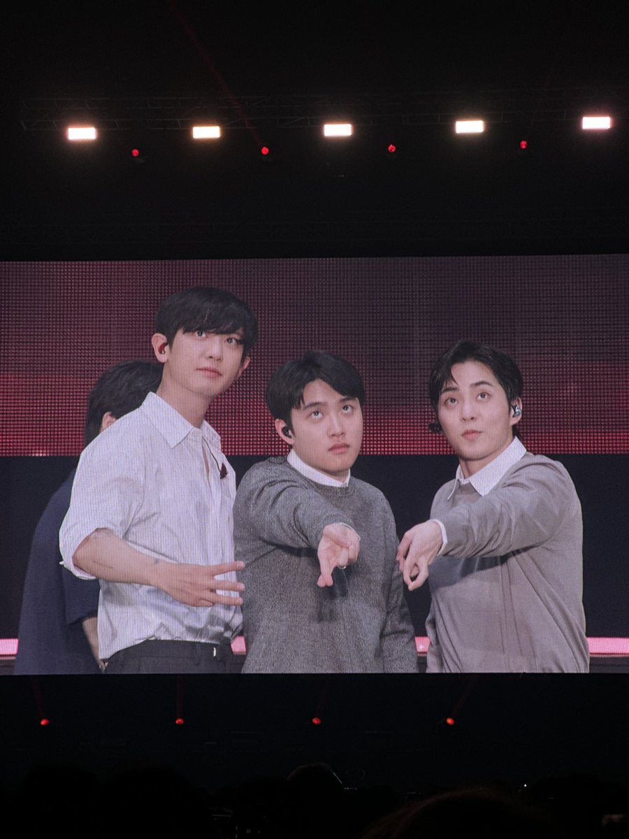 EXO making new trend!! EXO PEACE!!