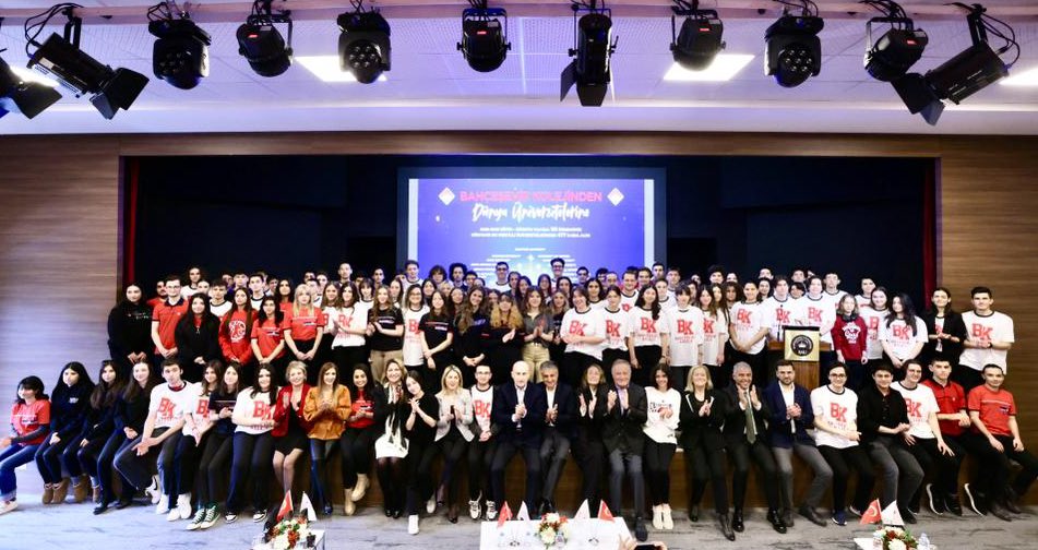 “Dünyanın 477 üniversitesinden kabul alan 161 öğrenci İstanbul'da bir araya geldi” 

#bahçeşehirkoleji

👉🏻 iha.com.tr/haber-dunyanin…