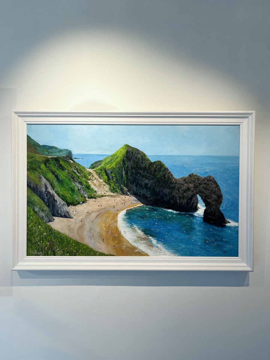 SignetArt's tweet photo. This impressionist piece by Ian Hargreaves captures Dorset's historical landmark Durdle door, twinkling with the sun's glow and bathed in warming tones. It recalls the tranquility of enjoying valuable family time at the seaside. #durdledoorbeach #seasideliving #impressionism #oil https://t.co/WXL4VQtCfn