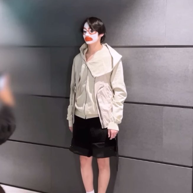 txt_sarangdan2's tweet photo. 진ㅉr 이러고 피팅함 https://t.co/GV40vIM7Jr