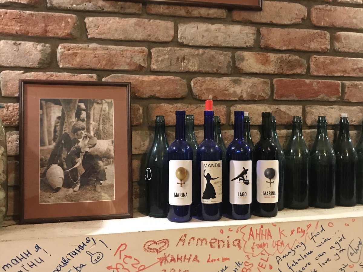 jasminego_ge's tweet photo. まさか格付けチェックでIagoのワインが出て来るとは!!
美しいvineyard で飲むチヌリは格別でした
#Iago
#georgiawine
#2021の思い出
#ジョージアワイン
#イアゴ https://t.co/tzjBcaNJ2Q