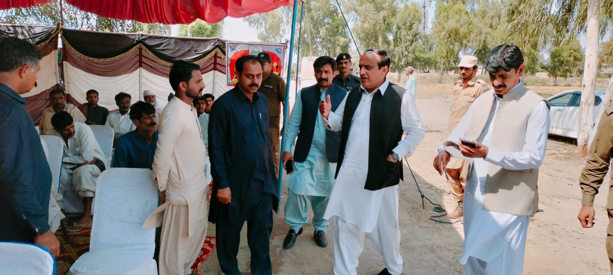dcdgkhan's tweet photo. ڈیرہ غازی خان میں کسانوں سے گندم خریداری کیلئے بہترین اقدامات کئے گئے ہیں،کسانوں سے نئی گندم کا ایک ایک دانہ خریدا جائے گا۔
@CMPunjabOffice 
@CS_Punjab https://t.co/ccnONNmuiW
