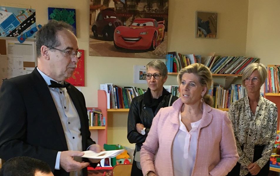 Fondation_Choco's tweet image. Son Altesse royale la Princesse Léa de Belgique accompagne la Fondation lors de la distribution de chocolats aux enfants hospitalisés.