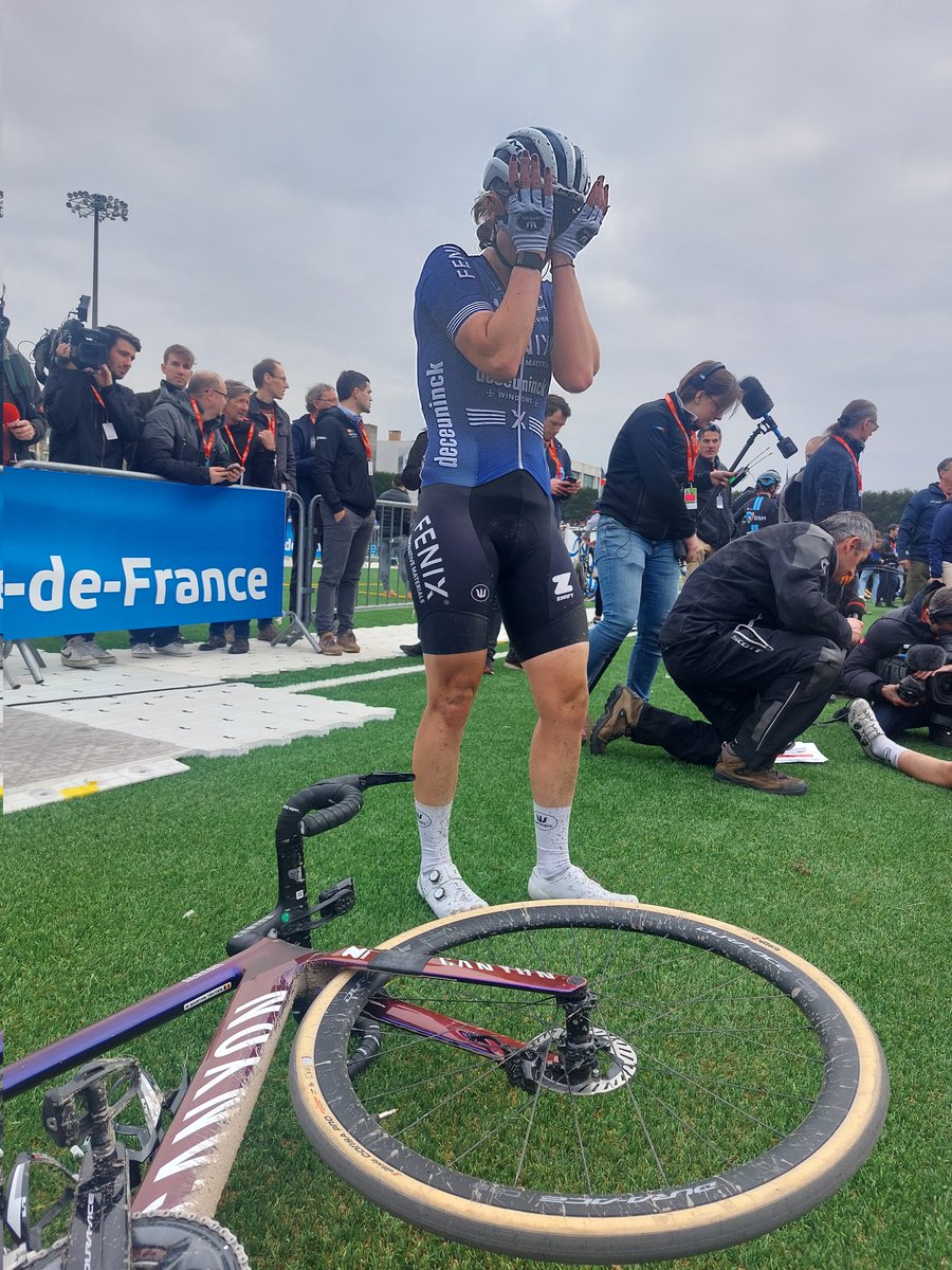 PODIUM for @marthe_truyen 🤩🥉🔥

#ParisRoubaixFemmes #FenixDeceuninck 
#watchthefemmes