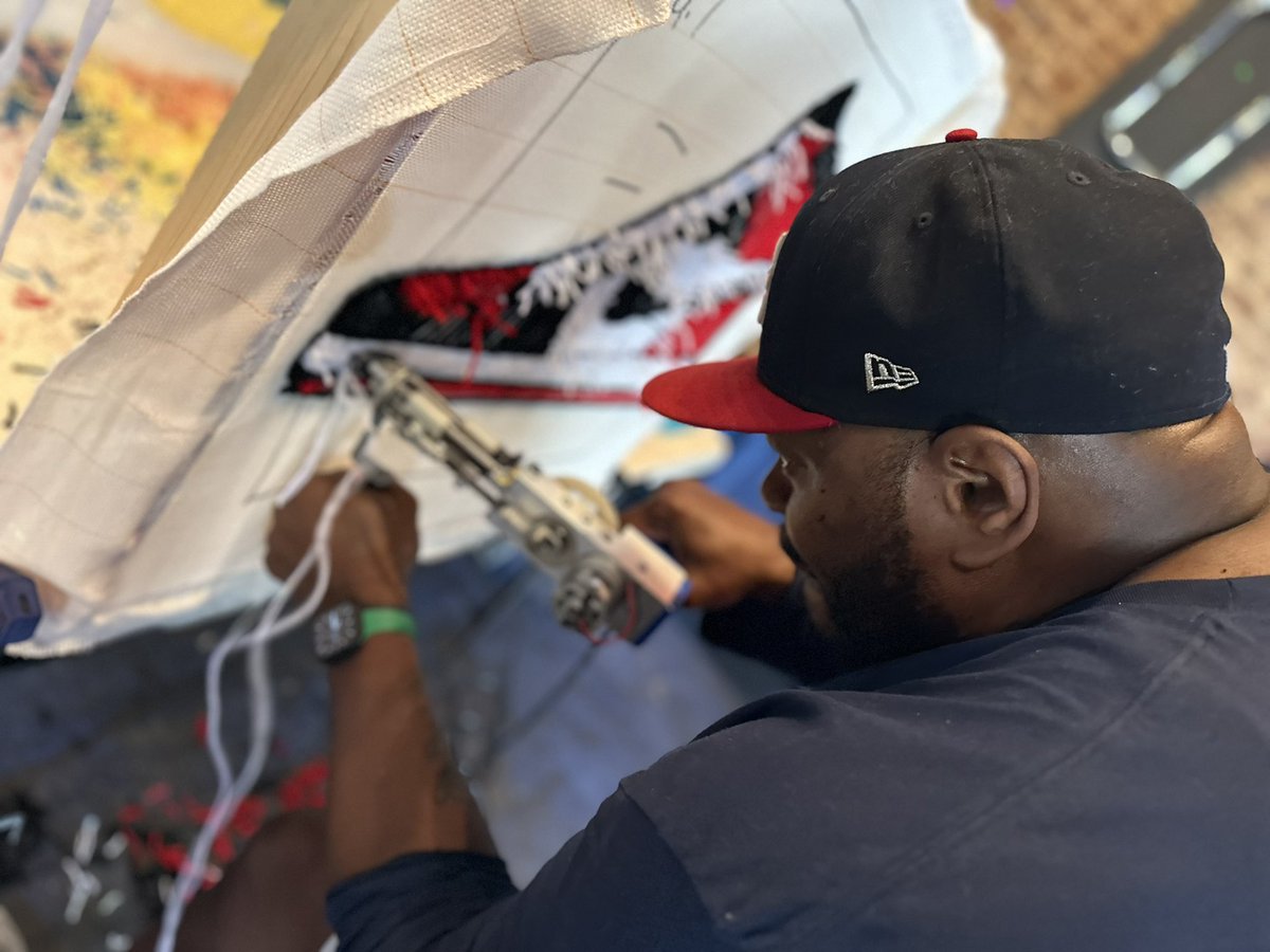 GeorgeFoster72's tweet photo. Lemme highlight my guy @DUCKOMCFLI business @thetuftestguy. Mannn we had a good time making rugs. This is one thing I can say that was unlike anything I’d ever tried before. DOPE experience. Try him out. Heads up, he stays booked(👏🏾). So just keep checking for openings https://t.co/4GqEUFIjSy