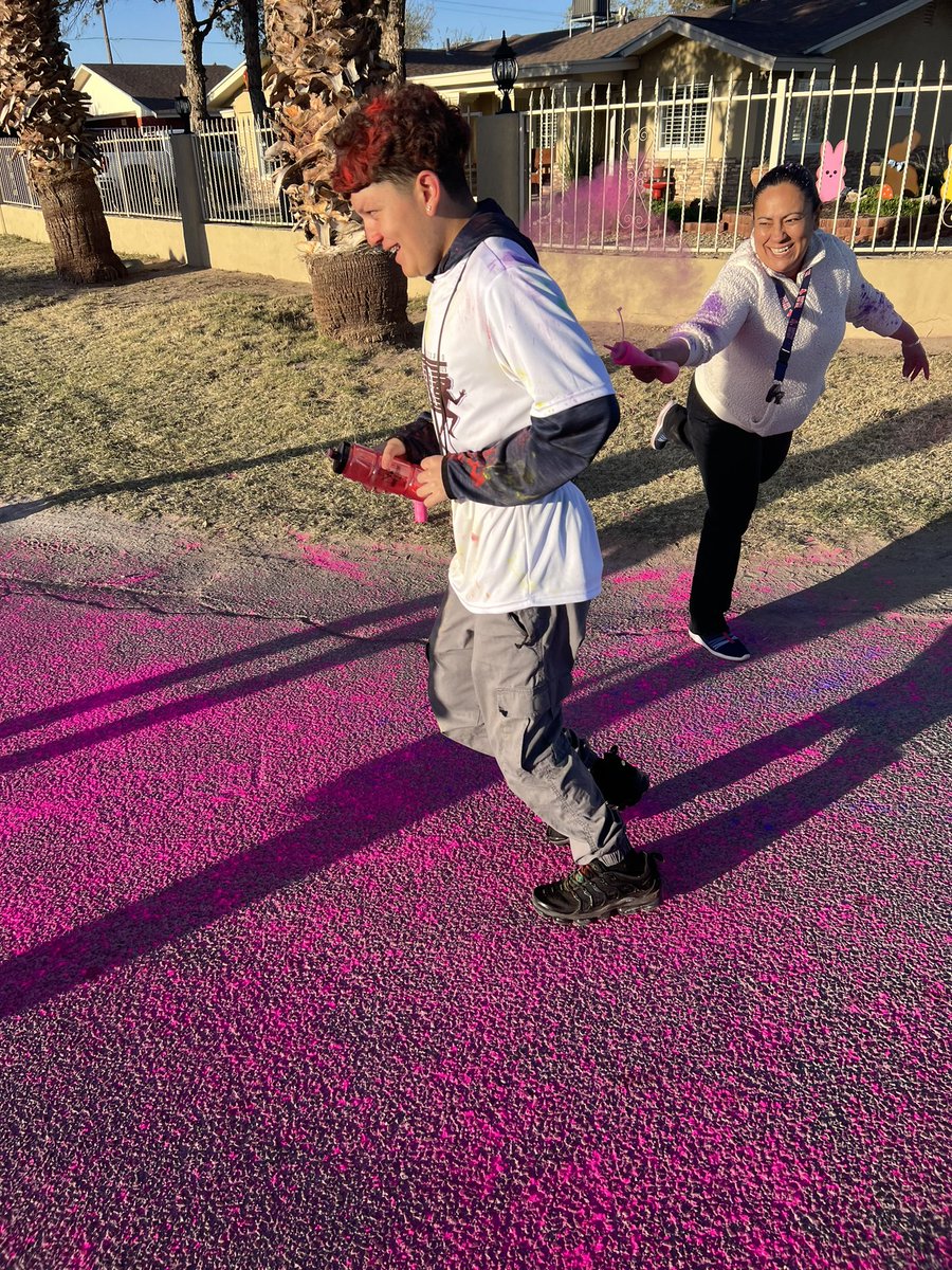 SSMS_AlvarezE's tweet photo. Sometimes all you need in life is a little color!!! AVID and STUCO warrior families volunteered for our community color run 🏃‍♀️ #Bulldogpark #CityofSocorro @JGOMEZ_SSMS @SSanchez_MS @ACarroll_SSMS https://t.co/JBM7tGJLif