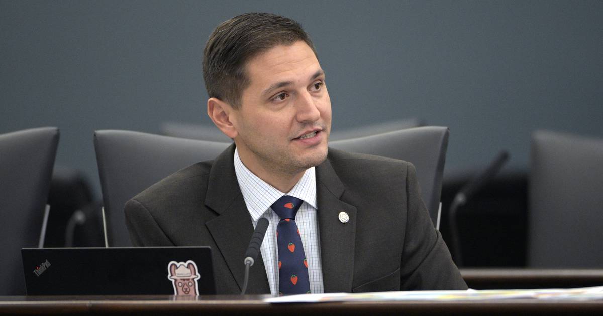 SunSentinel's tweet photo. Analyze this: The dumbing down of key legislation | Editorial https://t.co/uZXBQ1LAuw https://t.co/AcUMpqqCVx