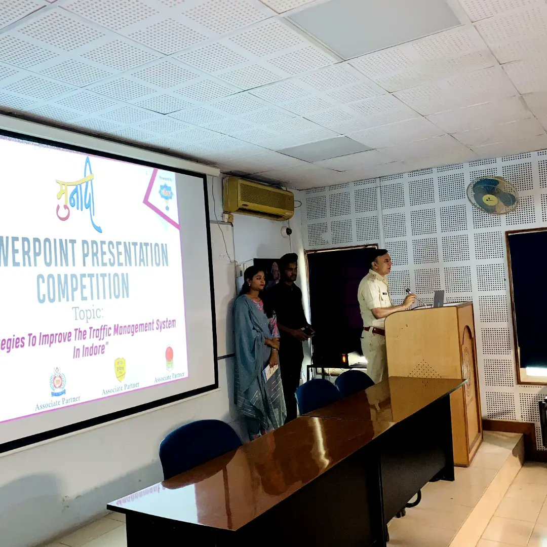 litchowk's tweet photo. Our heartfelt gratitude towards all the esteemed personalities who graced the occasion with their presence and ideas.
#litchowk #munadi #powerpoint #presentation #competition #indore #imc #trafficmanagement #socialawareness #indorecity #youth #trafficmitra #indorenagarnigam https://t.co/K7JjdB4M0u