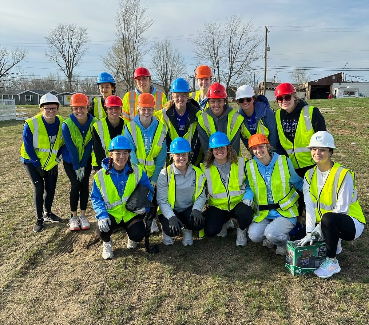 IndStSwimDive's tweet photo. Supporting our community through thick and thin - we hit the road to Sullivan to participate in the cleanup from last weekend's storms.

Find out a way you can help by clicking the links below: https://t.co/GB19qNKGyG 
https://t.co/A9cbswfGD4

#MarchOn https://t.co/Mw35utB0ub