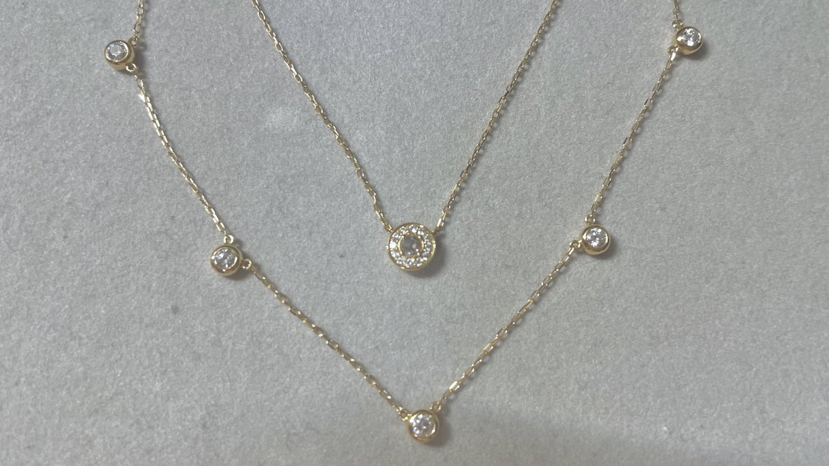 KANBO0312's tweet photo. ここ1〜2年で集めたオレフィーチェのネックレスたち

下からフェリーチェクラウン（限定）、ビジュー、ステーション、クイーン、アデル、ダイアナ

先月購入したのはステーションネックレス！
お気に入りはダイアナ×クイーンとビジュー×ステーションです
#オレフィーチェ　#届いたよ
@oreficeorefice https://t.co/qidNK1ReUm
