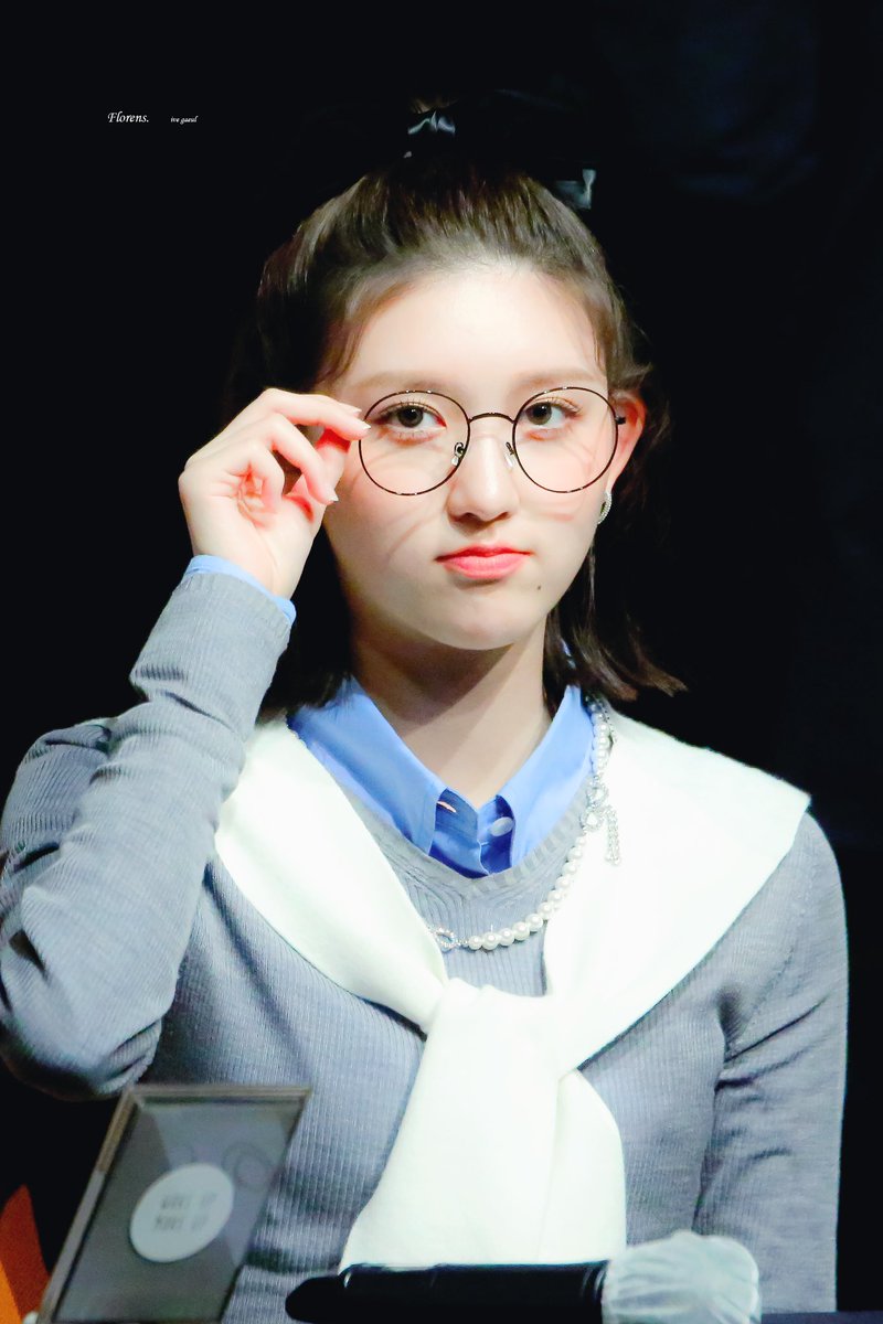timetogaeul's tweet photo. [220409] 팬사인회

#아이브 #가을 #IVE #GAEUL #0409_가을 https://t.co/311PQohA3P