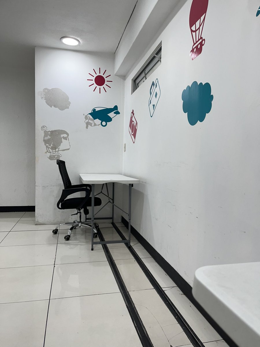 La sala de lactancia del <a href="/AICM_mx/">Aeropuerto Internacional Benito Juárez CDMX</a> no podría ser más triste y para entrar, tienes que explicar que vas a amamantar a tu bebé y mostrar pase de abordar 🙄