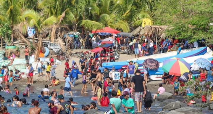 LaSandino's tweet image. #VeranoVidaAlegria || Afluencia de veraneantes en Playa El Espigón donde las familias disfrutan de sus cálidas aguas en Paz y tranquilidad en este Verano de Amor 2023.
#Corinto 
#Chinandega
#Nicaragua 🇳🇮🌻☀️🏖️