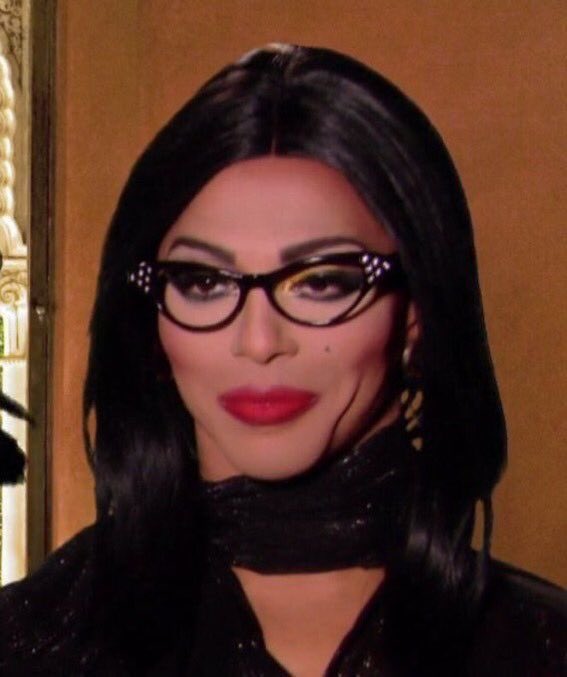 hamtarohottie's tweet photo. Just realized something about my new glasses #halleloo https://t.co/FFb9RhDX2a