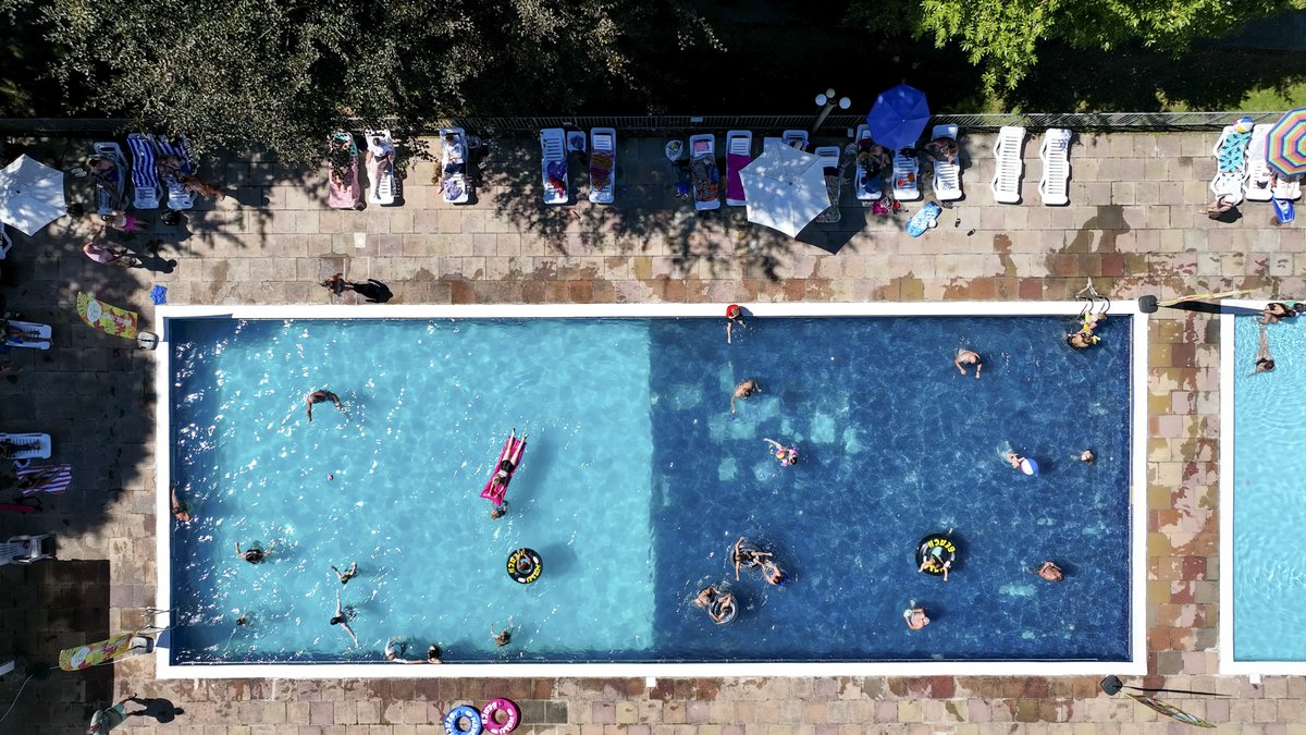 AtlanticReach's tweet photo. What are your summer plans?! It’s not long now until our pool looks like this again… 😍 #ForFamiliesWhoLoveCornwall 🏊‍♀️

Check availability and book for here: https://t.co/A4f0TiTV7s https://t.co/6vaoUw9Dep