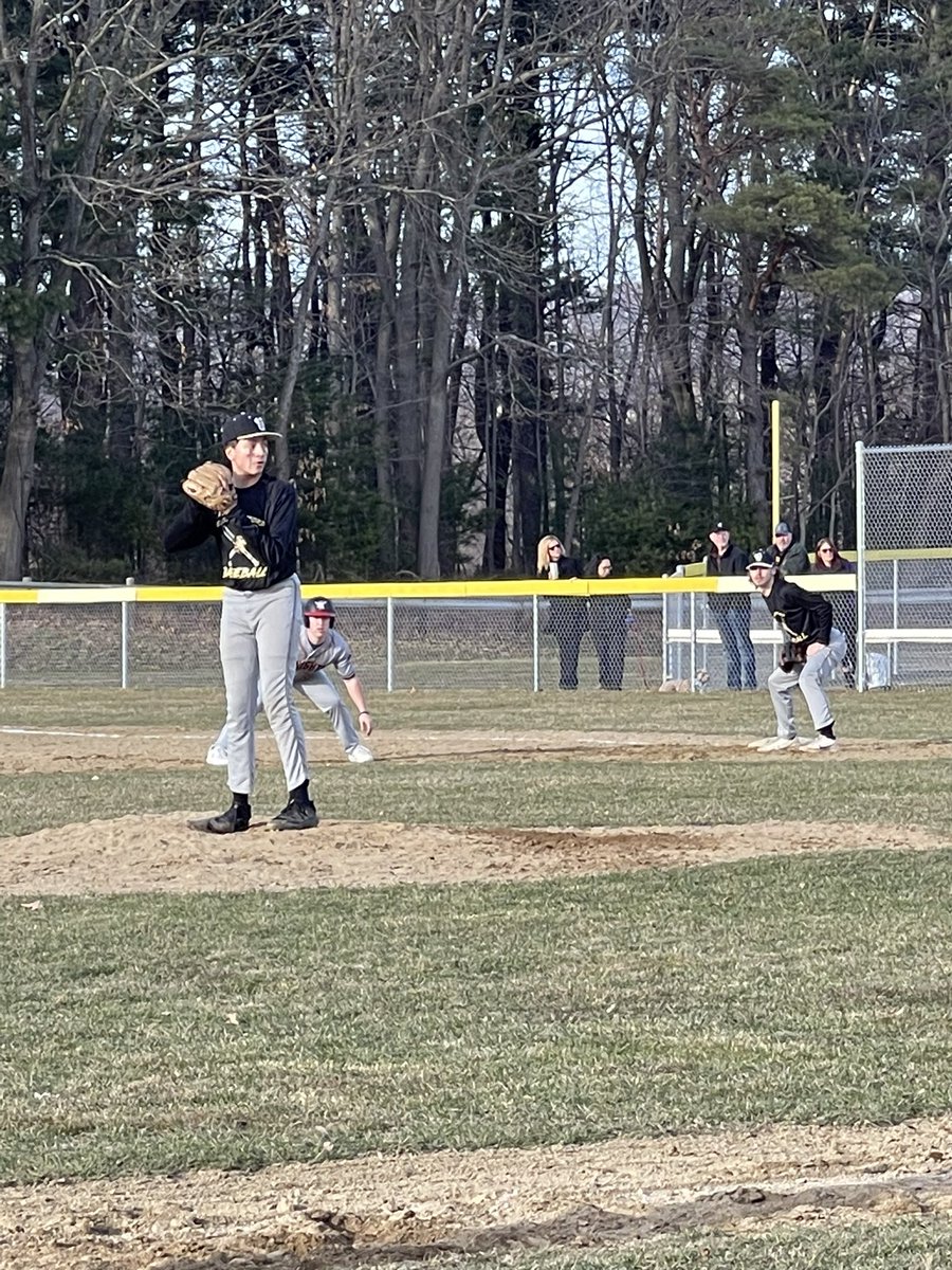 BeFalling16's tweet photo. @EHHS_Athletics  EHHS baseball scrimmage against Ellington https://t.co/rYYkCxQFFo