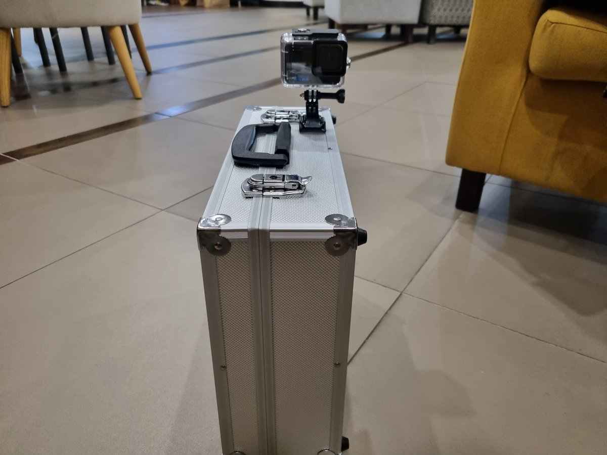 LeeRberger's tweet photo. Once again thanks to staff @ortambo_int for smoothing the process for #Homonaledi fossils through the airport. Safe and sound in the lounge, me and 19 old and fragile friends! Next stop @DubaiAirports on @emirates then to #coppenhagen and @ucph_research to let the science begin! https://t.co/YZ4Cx2D4bg