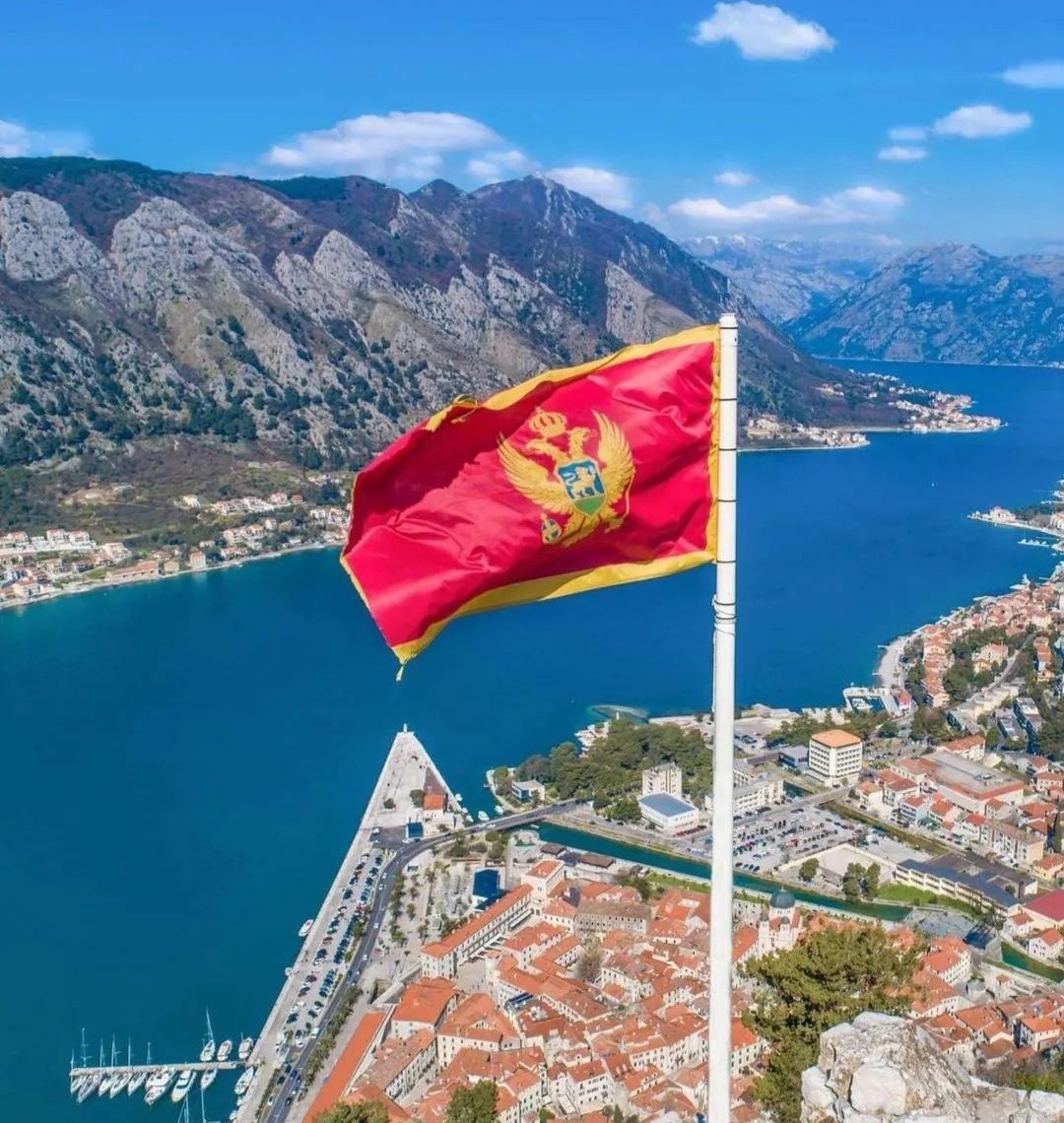 Microsoft je crnogorsku zastavu uvrstio u jednu od deset najljepših na svijetu ❤️🇲🇪!