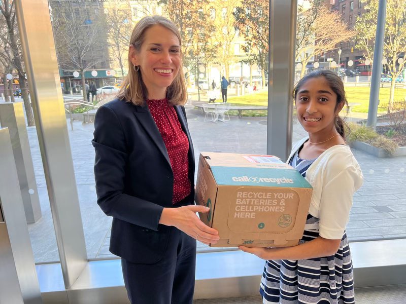 srinihaltammana's tweet photo. Day 7/30
Saadhana has been helping us a lot in the outreach and recycling batteries! She placed Battery bins in many organizations and also conducted battery drives to spread awareness!
Kudos Saadhana 👏
@recycleabattery
#teamRMB #GlobalVolunteerMonth
@PointsofLight https://t.co/krqC1tvD5j