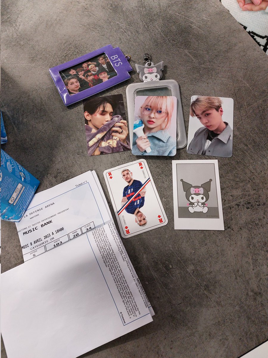 Shadow_Ray's tweet photo. Found this photocards ar #MusicBankParis  near porte 103 

Hope we can find the owner.

Just dm me. 

#nmixx #straykids #ENHYPEN https://t.co/4PL3vyJFBy