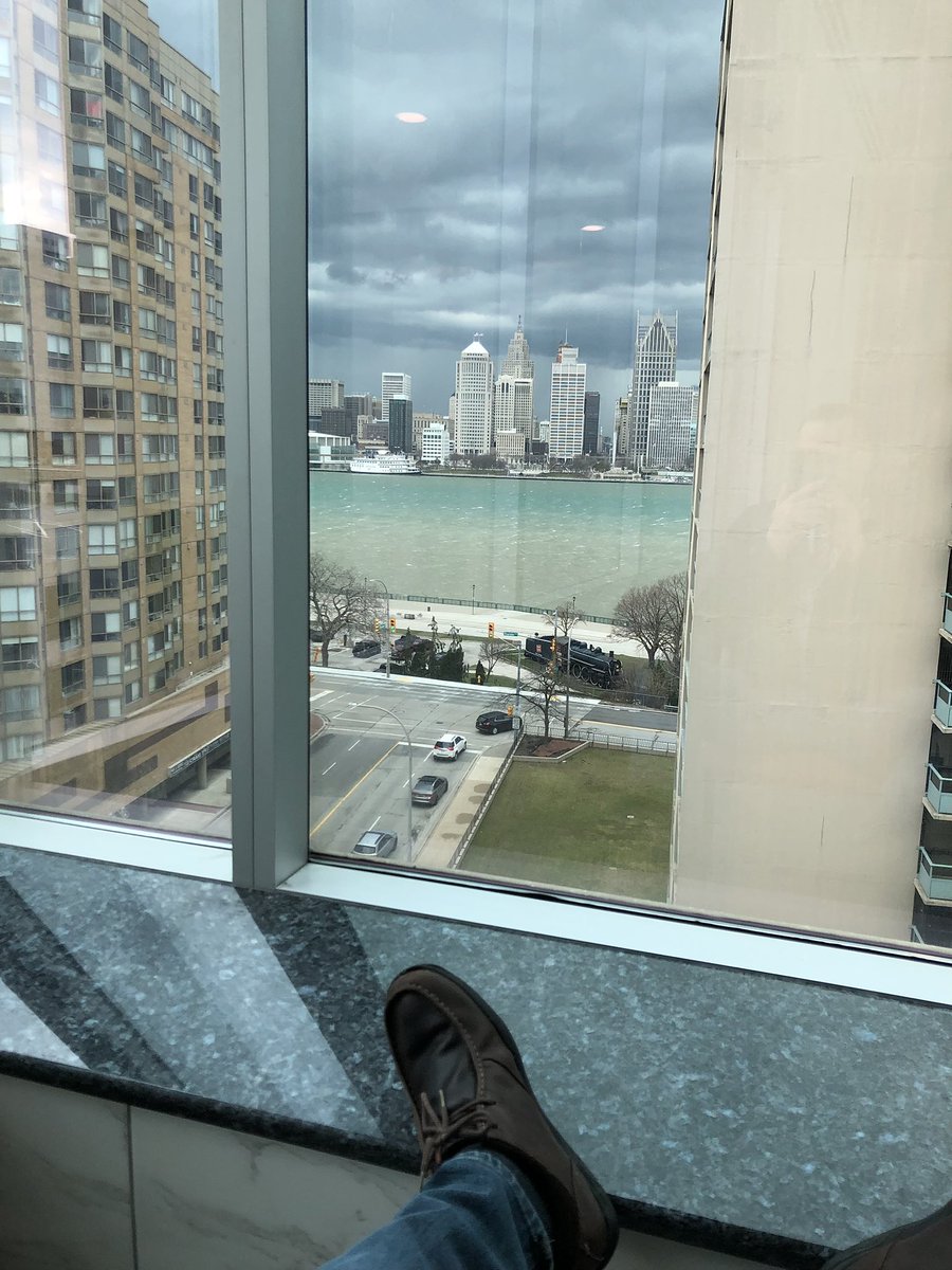 dahalapenio's tweet photo. Windsor Ontario, Canada looking over at Detroit Michigan, USA… before the rain &amp; during the rain… April showers ☔️ #AprilAcrossAmerica https://t.co/Tgr4ZQLn8s