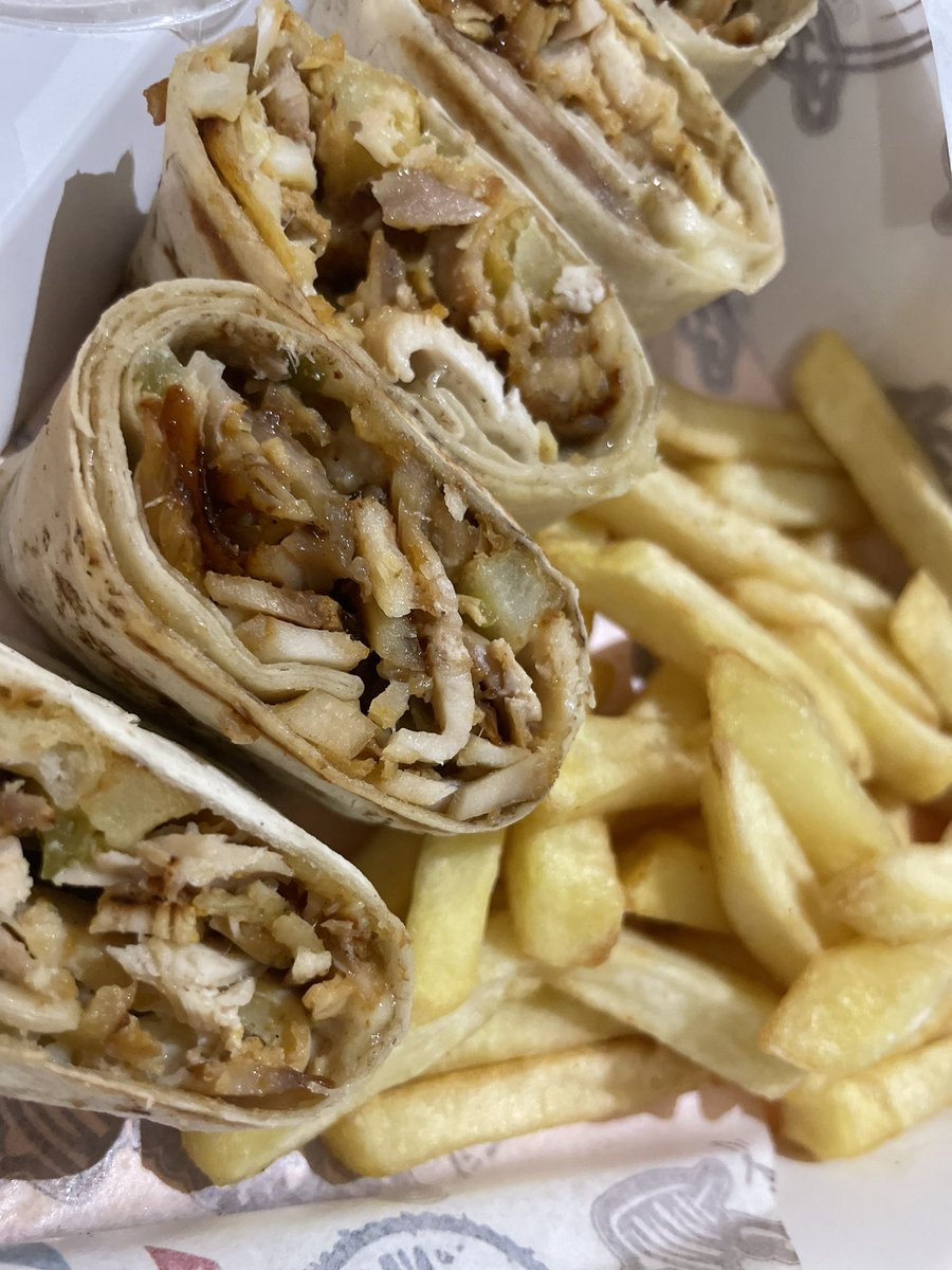 ThoomWnos's tweet photo. جربوا بوكس الديربي قبل يوم الديربي مع مطعم ثوم ونص شارع التخصصي مقابل شيك شاك #رمضان  #التسجيل_الصوتي_لغرفه_الفار https://t.co/jw2rJrhe2G