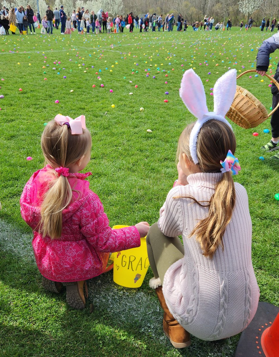 CaryMoyer's tweet photo. Every successful Easter Egg hunt starts with a solid game plan. #GraceNoelle &amp; #LylaLucille are in it to win it. #EasterEggHunt2023 https://t.co/or0ByayF9F
