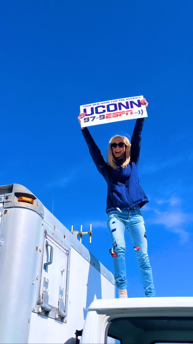 #UConnParade ready!!! Let’s celebrate , #Hartford 🎉🏆🏀👏🏼 <a href="/UConnMBB/">UConn Men's Basketball</a>