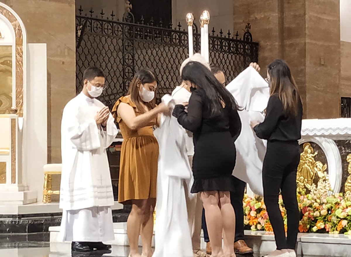 rcamaoc's tweet photo. Easter Vigil Mass at the Manila Cathedral les by Manila Archbishop Jose F. Cardinal Advincula. #rcamaoc https://t.co/AUGWky02GL