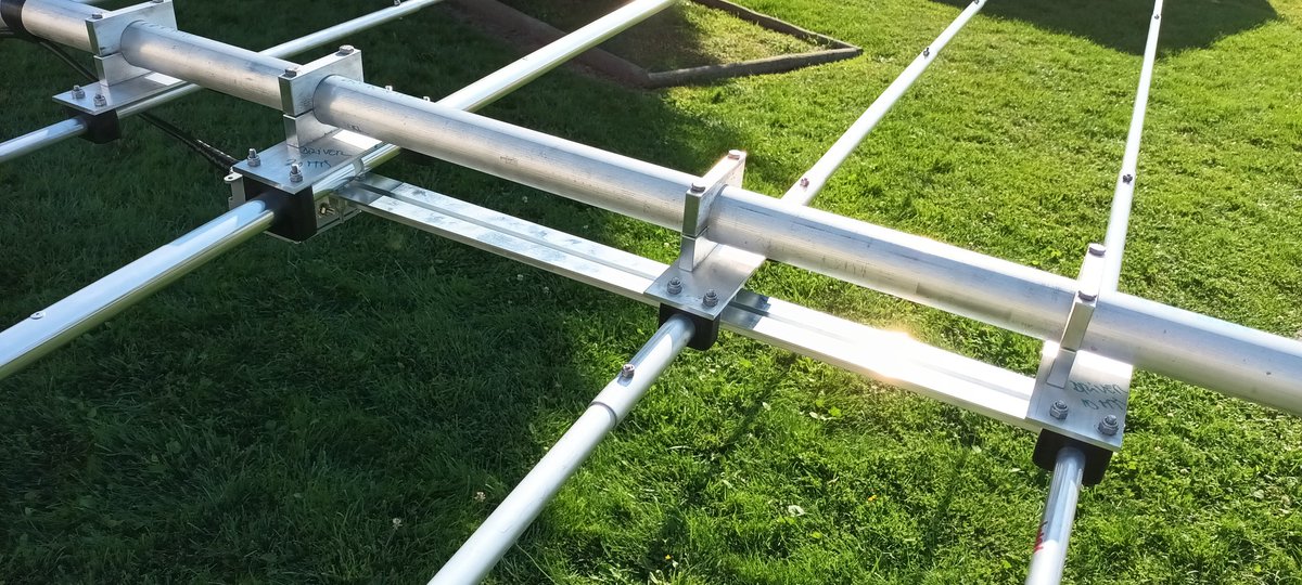 We put together, calibrated and installed JK Big TriBander super antenna at the house of our friend Richard XQ4KTM, we spent 3 days, 3 narbecues, to enjoy it Rich.