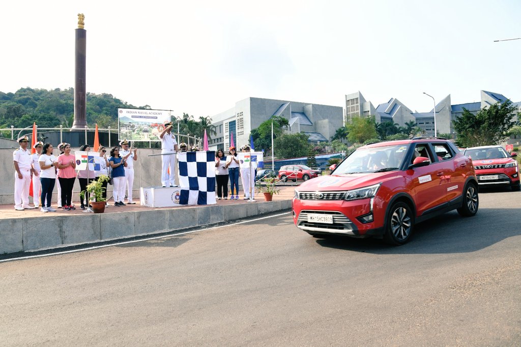IN_HQSNC's tweet photo. #Ezhimala to Karwar,#SamNoVarunah 🚘 Rally. 🧹#Cleanship drive at Ettikulum beach towards nature preservation.
🏁off by Commandant INA.
Visit to Bekal 🏰 recalling #India's rich maritime history.
Memorable time with Sevashram inmates,#Mangalore. #IndianNavy's Journey continues https://t.co/qXaOrpydN7