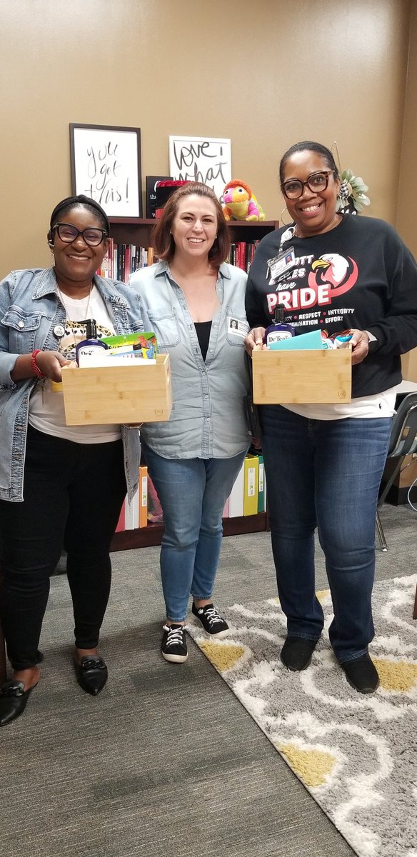 CFISDEmmott's tweet photo. More AP fun to share...An enjoyable week celebrating our APs! 🤩 THANK YOU for sharing your love with our Eagles!🦅 #eaglepride #letyourlearningGLOW #weGLOWeagles #watchusGlow @MrsRAustin @YRCharles32 https://t.co/HNGzivBhfm