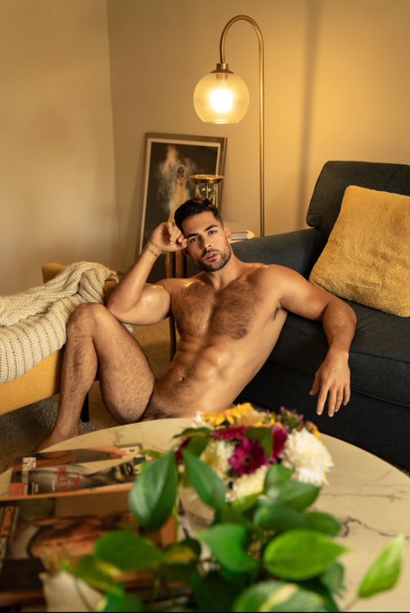 Hello❤️ RT: if you&rsquo;d like me to wait like that when you come back from work 🤭 https://t.co/KzLZvy08S