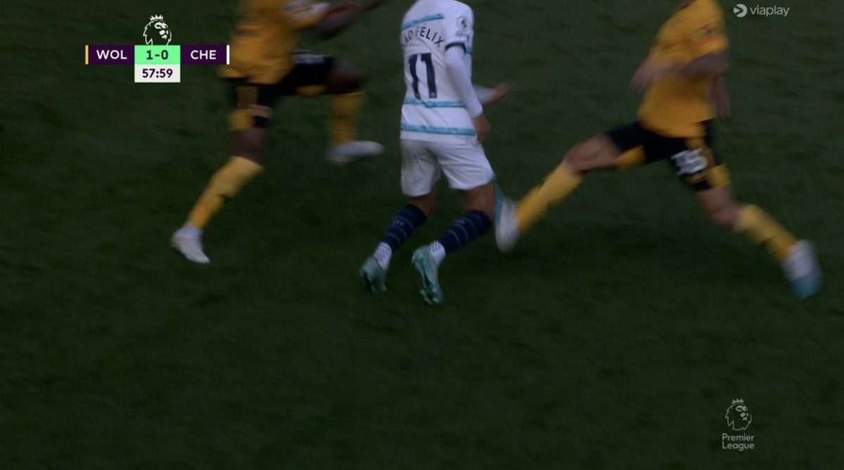 yanitedgaj's tweet photo. No penalty and no red card. It's a Chelsea thing. https://t.co/Zj5wcmQDRr