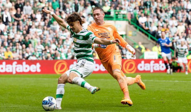 AJ_CELTIC's tweet photo. Jota retired Allan McGregor at this exact moment. https://t.co/lV1MqyKZwX